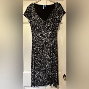 B- Slim M dress  (built in shape wear) gray black animal leopard ruched slimming